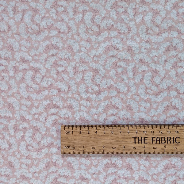 Cow Parsley on Peach Blush - 100% cotton - Lewis & Irene - Honey Sweet