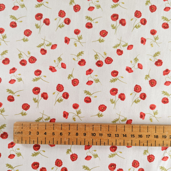 Little poppies on natural - 100% cotton - Lewis and Irene - Poppies