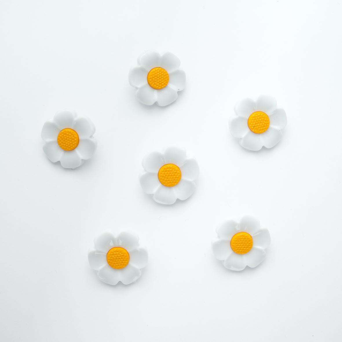 Daisy Flower Buttons - 18mm
